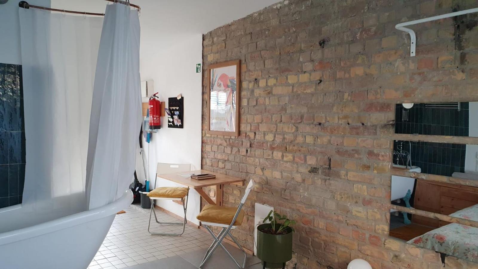 Squat Deluxe Berlin, The Hostel Екстериор снимка
