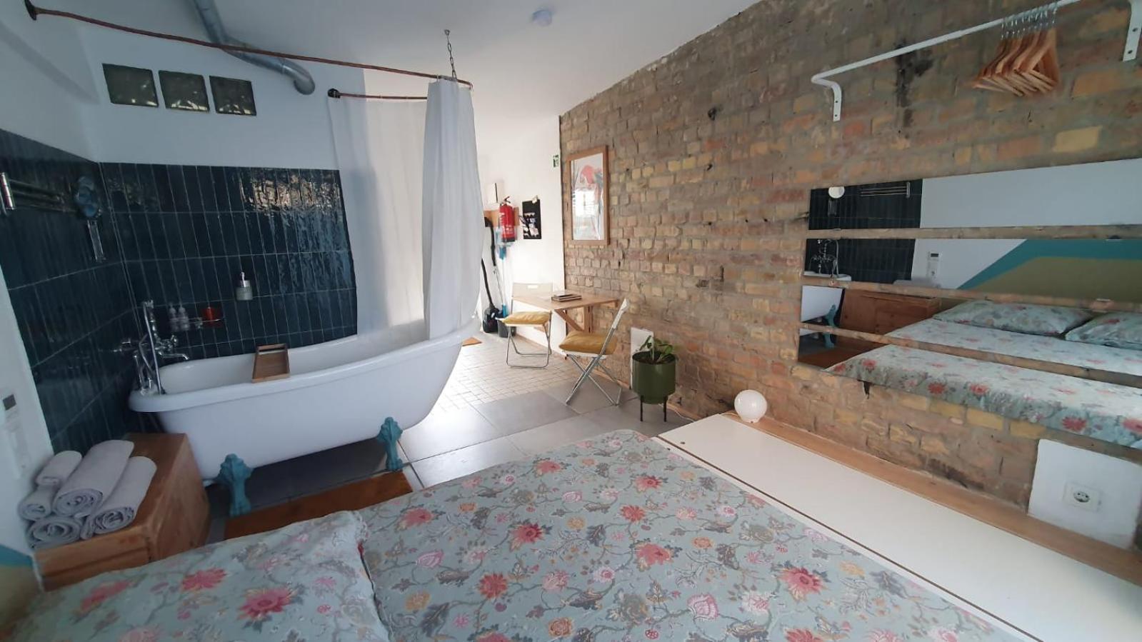 Squat Deluxe Berlin, The Hostel Екстериор снимка