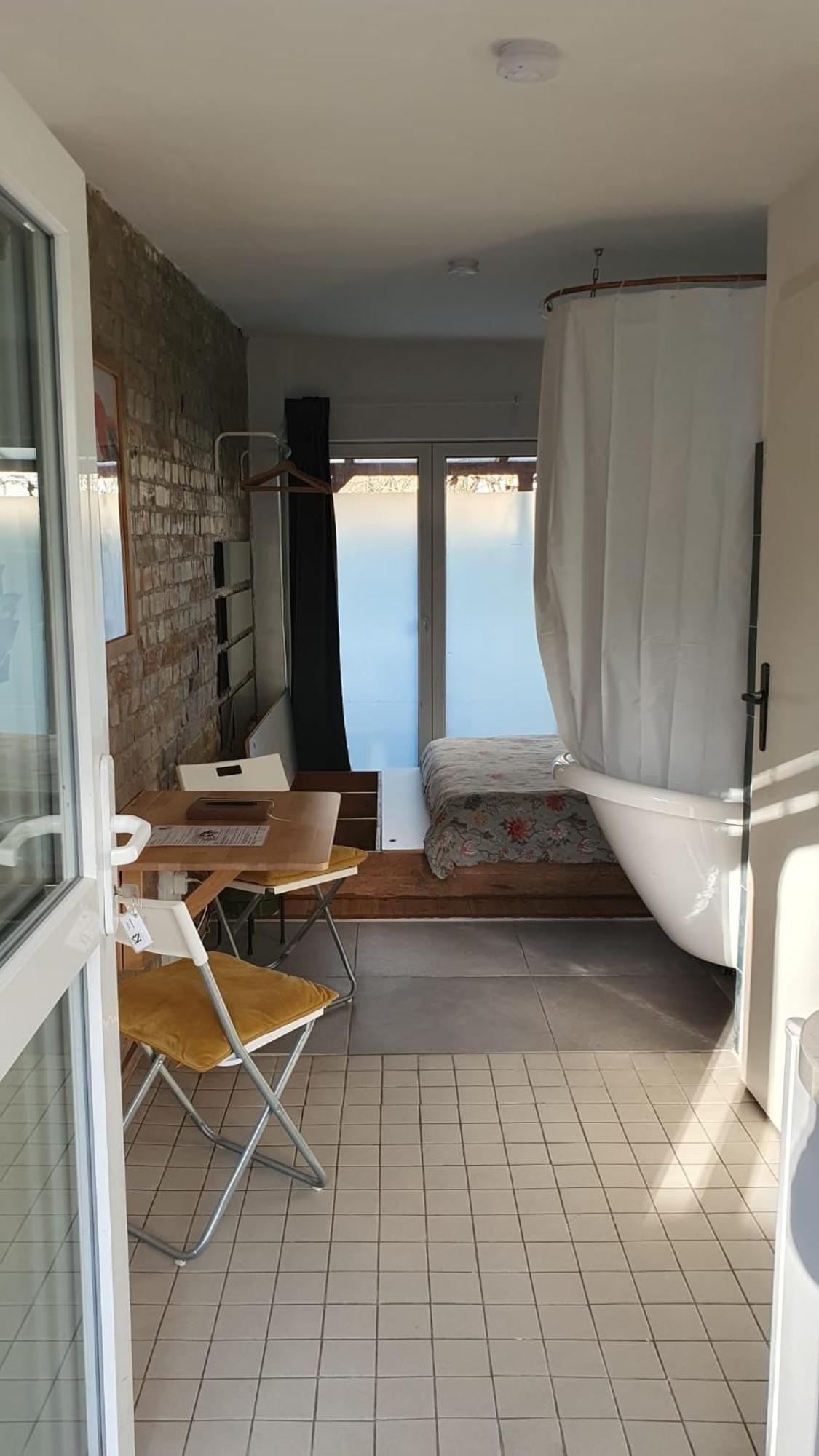 Squat Deluxe Berlin, The Hostel Екстериор снимка